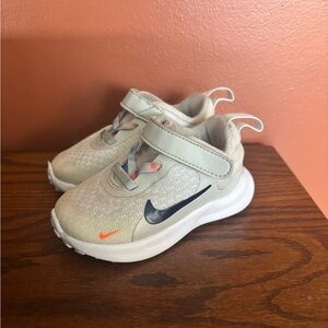 Nike White Toddler Star Runner foam sole tennis shoe size 5C